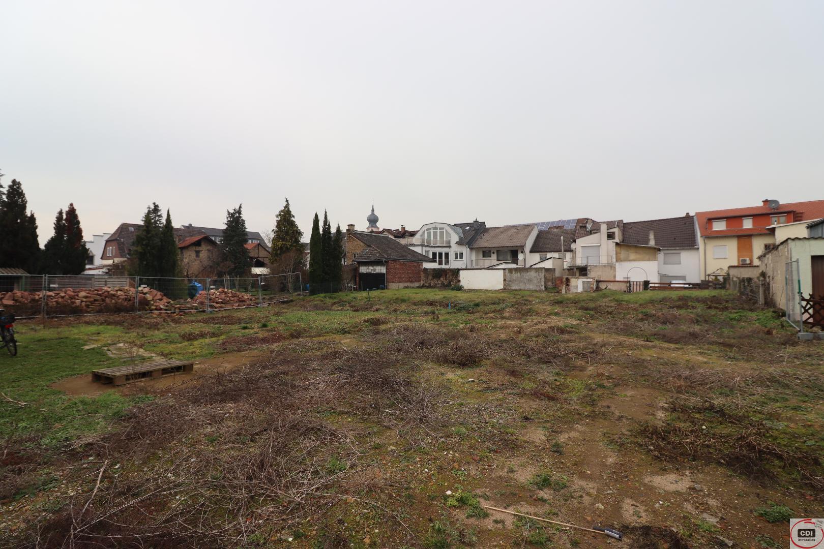 Für Investoren und Bauträger: Grundstück mit Baugenehmigung für ein 6- Familienhaus in zentraler Lage von Gernsheim